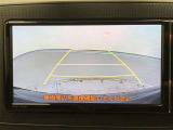 駐車時の後方確認に便利なバックモニターです。駐車位置の目安となるガイド線付きです。