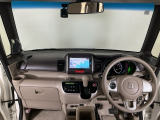 【前方視界】開放的な前方視界!運転がしやすく疲れにくいです♪窓が大きく、見通しがとっても良いおクルマですよ♪