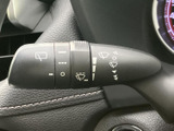 雨天時でもクリアな視界を確保できるワイパーレバー。安全運転をサポートします。