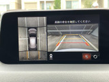 後退確認をサポートし、安全な駐車をアシストします。狭い場所でも安心して取り扱いができますね。