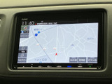 高精細な画面で、運転をサポート。スムーズな操作性で、目的地まで快適に導いてくれます。情報満載で安心のドライブを。