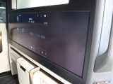 乗用車用として現在世界最大サイズとなるアスペクト比32対9の48インチ大型ワイドディスプレイを設置しています。