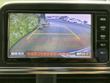 後方確認がスムーズに行えるカメラ付き。狭い道や駐車時も安心です。安全運転をサポートする頼もしい機能が充実しています。