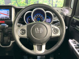 【純正革巻きステアリング】上質な革を使用することで、手にしっかり馴染みとても運転しやすいハンドルです♪