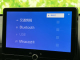 お気に入りの音楽を最高の音質で。多彩なソースに対応し、快適なドライブのお供に最適です。直感的な操作で、簡単に音楽を楽しめます。
