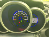 視認性の高いメーター類で、運転に必要な情報をしっかり確認できます。運転に集中できる、シンプルで分かりやすいデザインです。