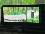 【アラウンドビューモニター】専用のカメラにより、上から見下ろしたような視点で360度クルマの周囲を確認することができます☆死角部分も確認しやすく、狭い場所での切り返しや駐車もスムーズに行えます。