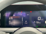 上質な美しさと機能性を両立する統合型インターフェースディスプレイです。カラーディスプレイで、運転支援表示や燃費履歴など、かなり見やすくなっていますよ!