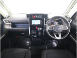 視界の良さが魅力の運転しやすいコックピット。シンプルで操作性に優れたインパネデザインと、SUBARUならではの安全性能への徹底したこだわりが光る視界設計です。