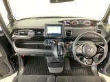 【前方視界】開放的な前方視界!運転がしやすく疲れにくいです♪窓が大きく、見通しがとっても良いおクルマですよ♪