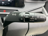 洗練されたデザインのメーターが、運転席をスタイリッシュに演出します。必要な情報を一目で確認でき、運転に集中できる環境を提供します。