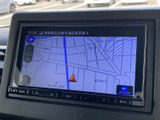 見やすい地図画面で、スムーズなナビゲーションを実現。運転に集中できる環境をサポートします。