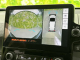 狭い道や駐車場での駐車が格段に楽になります。後方の状況をクリアに映し出し、安全な運転をサポート。運転に自信がない方にもおすすめです。