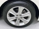 純正のアルミホイール装着。タイヤサイズは175/60R16
