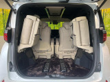 普段のお買い物や通勤、送迎等に十分な荷室スペースを確保しております。セカンドシートを倒すと、大きな荷物の積載も可能です♪