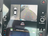 【マルチテレインモニター】車のフロントやサイドのカメラ画像を同時にモニター表示することで、悪路や狭い道を走行時でも周囲の状況確認ができ安心!本格SUVにうれしい装備です♪