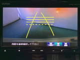 バックでの車庫入れも安心です!リアカメラが付いているバックモニター付のナビを装備しております。操作線もついており距離感も画面から確認できます。