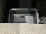 助手席下にも収納スペースあります☆コンパクトなのにたくさん収納があって助かります☆車検証を入れてる方も多い収納スペースです☆