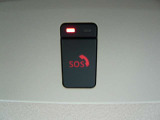 急病時や危険を感じた時、SOSコールスイッチを押すと専門のオペレータに繋がって、警察や消防への連携をサポートしてくれます。また、万が一の事故発生時には、エアバッグ展開と連動して自動通報します。