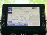 目的地設定も簡単に行えます。高精細な地図表示で、長距離ドライブも安心ですね。道に迷う心配なく、快適なカーライフをサポートします。