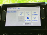お気に入りの音楽をクリアな音質で楽しめます。ドライブ中のエンターテイメントを充実させ、快適な空間を提供します。