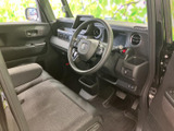 運転席からの視界は良好で、運転操作もスムーズに行えます。シートの座り心地も良く、長距離運転でも疲れにくいでしょう。