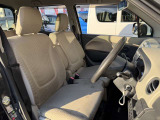 運転席シート廻りは使用感も少なく、良好な状態となっています。前オーナー様が丁寧に使っていたことがよくわかりますね。