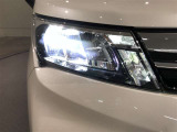 LEDヘッドライトです。デザイン性がよくとても明るいので、夜間の走行や悪天候でも安心です。しかも長寿命!