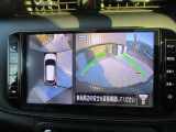 多彩なナビ機能に加えて、アラウンドビューモニターの画像も大画面に映し出されます。周囲の状況をもっと確認しやすくなり、駐車が楽に安心して行えます。