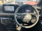 使いやすく安全な操作性と良好な視界を実現した運転席!