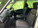運転しやすい配置の操作系と、見やすいインストゥルメントパネル。快適な運転をサポートする機能が充実しています。