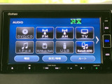お気に入りの音楽やラジオを快適に楽しめます。様々な音源に対応しており、ドライブがさらに楽しくなります。充実のオーディオ機能で、車内時間を充実させましょう。