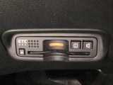 ハンドルの左下にETCがついています。高速道路の料金所の通過も楽々です。 カードの取り出しもしやすい場所についています。
