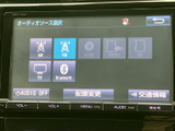 多様なソースに対応し、お好みの音楽を楽しめます。シンプルで分かりやすいインターフェースで、操作も簡単。車内での時間をより快適に演出します。