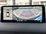 バックモニターで、狭い場所でも安全に駐車できます。後方の状況をクリアに映し出し、運転操作をサポートします。駐車時の不安を軽減します。