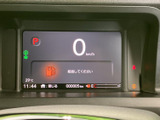 視認性の高いメーターで、運転状況をしっかり確認。必要な情報をひと目で把握できます。安全運転をサポートします。