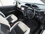 シンプルで使いやすいデザインの運転席です。
