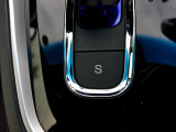 エンジンの回転数を高めに維持して、スポーティーな走りをするスポーツモードのスイッチです。