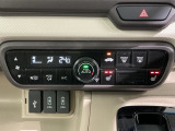 フロント両席にはシートヒーターが付いています!寒い日に便利な装備ですね。