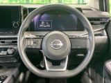 インテリアに合わせたデザインのステアリングは、運転される方のことも考え、運転しやすい形状、大きさです。是非一度、実際に触ってお確かめください。