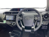 運転席まわりです。 各操作スイッチは使いやすい位置に配置されてます。