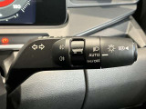 車外の明るさに応じでライトを点灯、消灯してくれるオートライト機能です☆お天気の良い昼間のトンネル走行などオートにしてると便利で安心です☆エンジン停止時にライトの消し忘れも無くなります☆