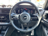 【純正革巻きステアリング】上質な革を使用することで、手にしっかり馴染みとても運転しやすいハンドルです♪