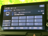 停車中には、TVの視聴を楽しめます。長距離移動や待ち時間も快適に過ごせる、便利な機能です。