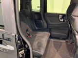 後席も余裕の広さ!ゆったりくつろげます!!