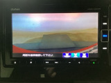 【バックカメラ】運転が苦手な方も車庫入れラクラクです!ギアをリバースに入れれば自動的に切り換わりますので、面倒な操作は不要です♪狭い駐車場もお車を傷つけず安心ですね!