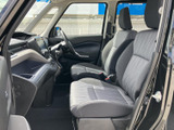 運転しやすい配置の操作系が便利です。視界も広く、安全運転をサポートします。快適なドライブをお楽しみください。