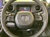 握りやすいステアリングは、運転操作をスムーズにします。快適なドライビングポジションを実現し、長距離運転でも疲れにくい設計です。