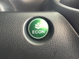 【eコンスイッチ】低燃費運転をサポートするECONモード。スイッチをONすると、エンジンやトランスミッション、A/Cなどを協調制御し、燃費の向上に貢献。エコドライブの効果を高めます。