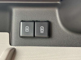 お手持ちのデバイスを充電するためのUSB充電ソケットが2口。